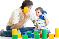 Gợi ý những trò đơn giản để bố chơi cùng con, giúp mẹ đỡ mệt